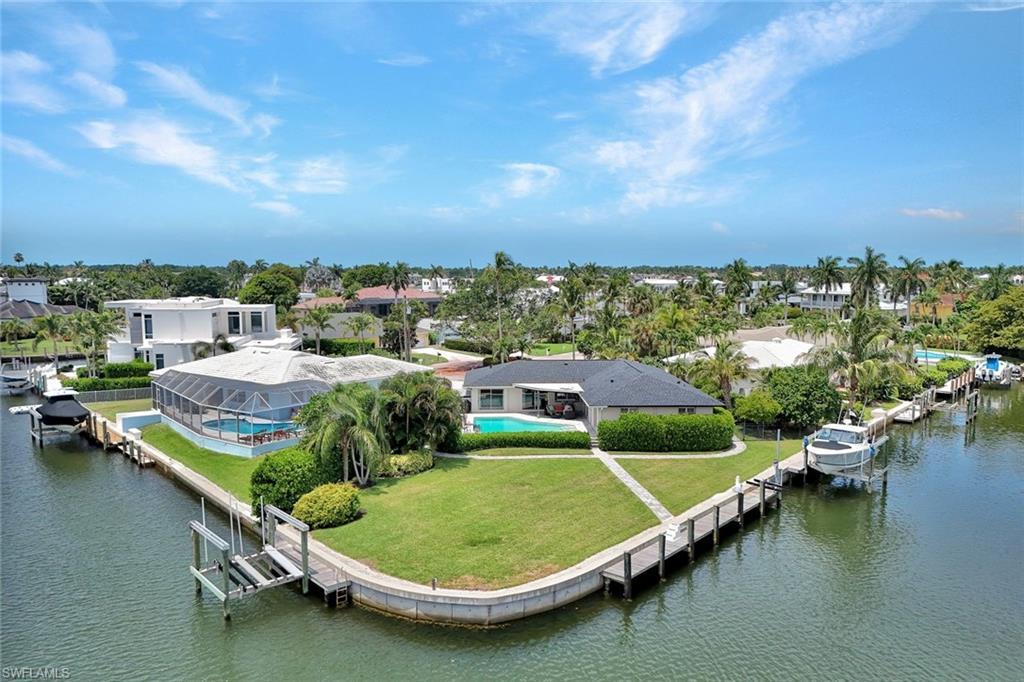 Image 4: 60' YACHT or Larger, 20,000# Lift, Jet Skis Lift -200' SEAWALL on .37 ACRE TIP LOT - 3 BOAT DOCKS Remodeled Cottage and New Construction ENGINEERED POLANS by Falcon Design!!!