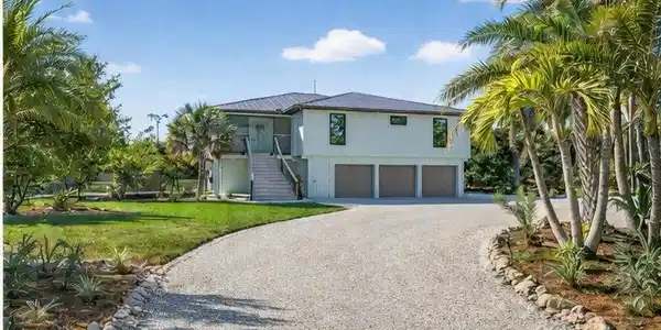 1211 Periwinkle WAY
