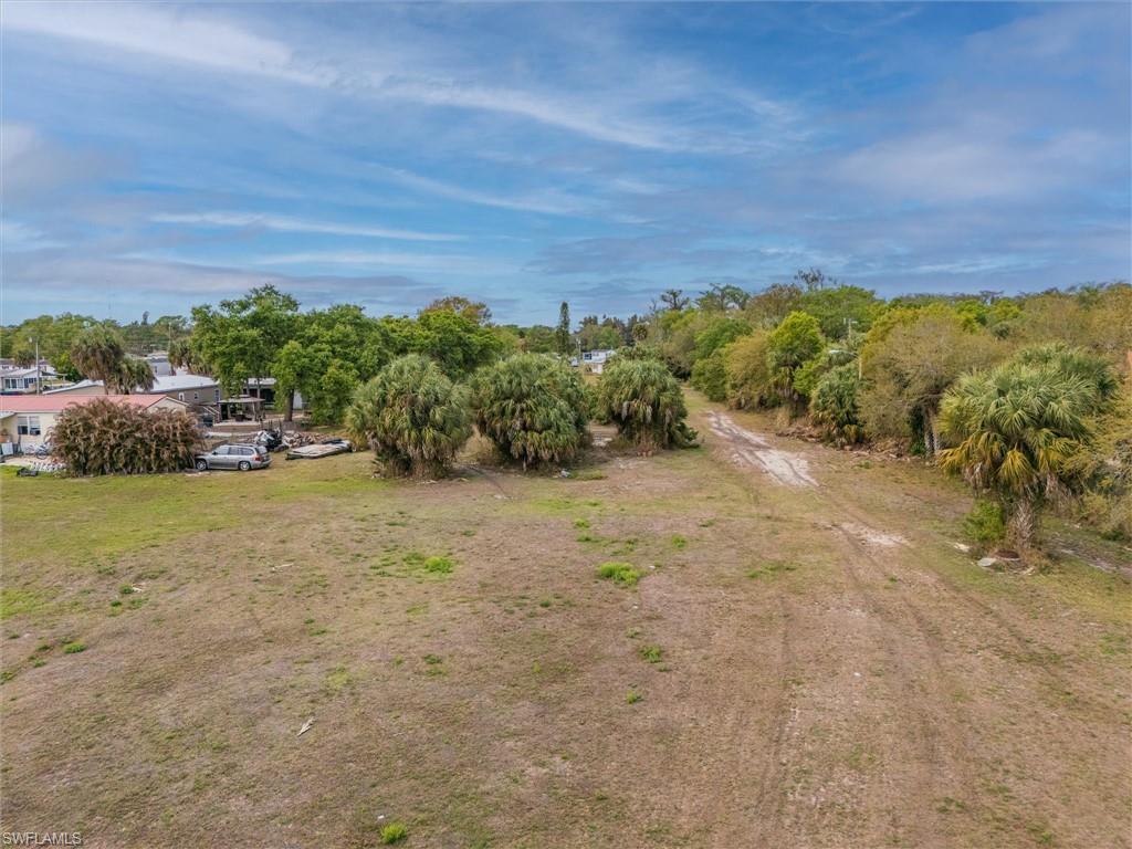 Image 4: View of yard