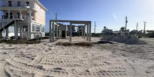 452 Estero BLVD