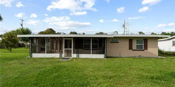 48 Victoria DR