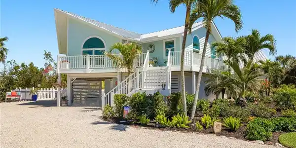 970 Sand Castle RD