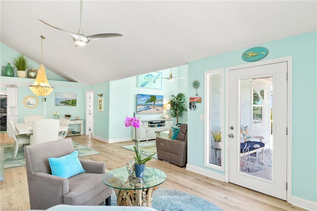 Image 4: Front Entry/Living Room