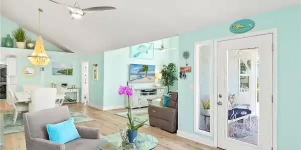 Image 4: Front Entry/Living Room