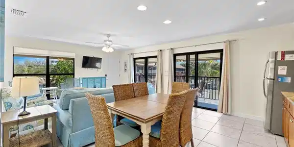 Image 3: Dining Area