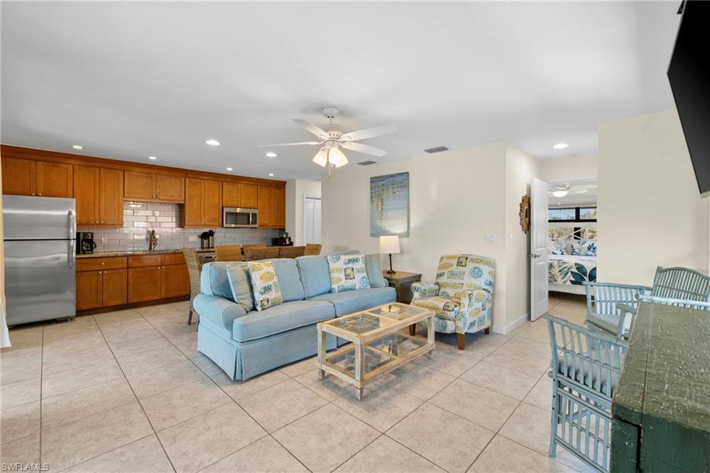 Image 4: Open Floor Plan