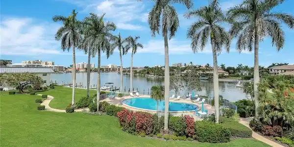 383 Harbour DR