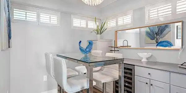 Image 4: Flex space for dining or gathering