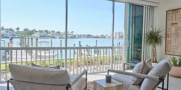 322 Harbour DR
