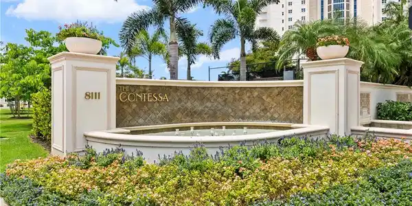 Image 3: Contessa Entrance