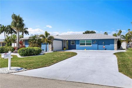 1221 SE 43rd TER
