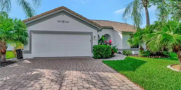 22076 Seashore CIR