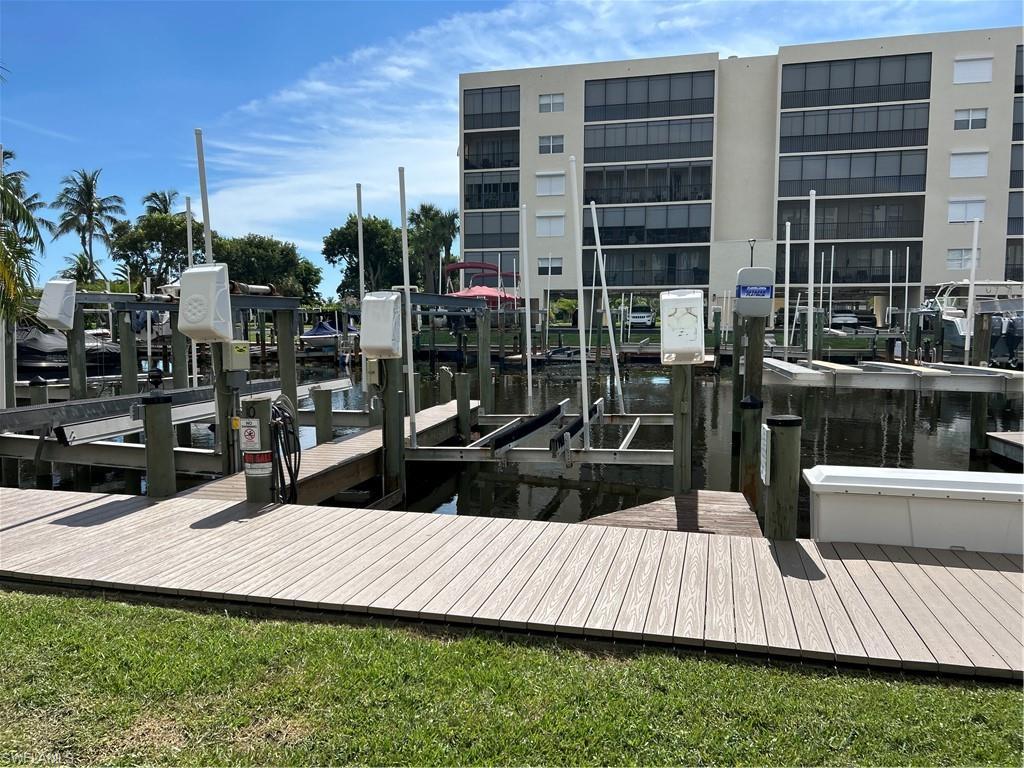 Image 4: Dock 10