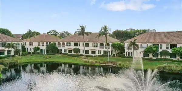 164 Colonade CIR
