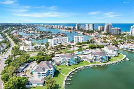 305 Park Shore DR