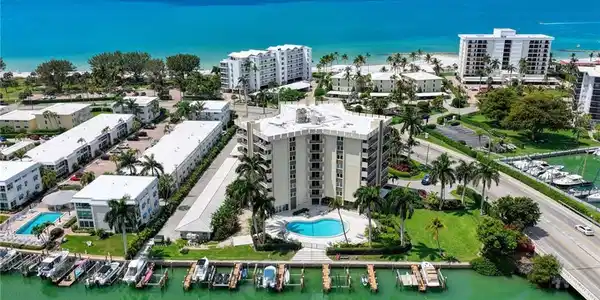 2150 Gulf Shore BLVD N