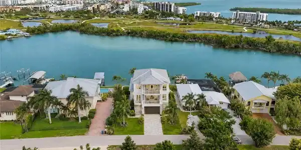 8061 Lagoon RD
