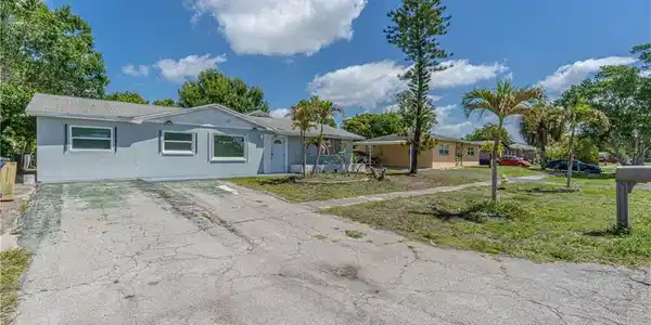 990 Jasmine ST