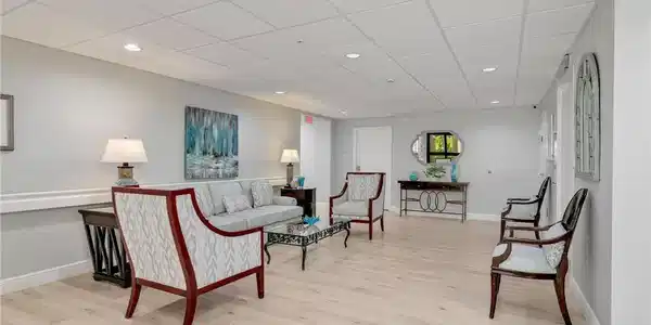 Image 3: Lobby