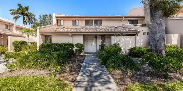 4671 S Landings DR