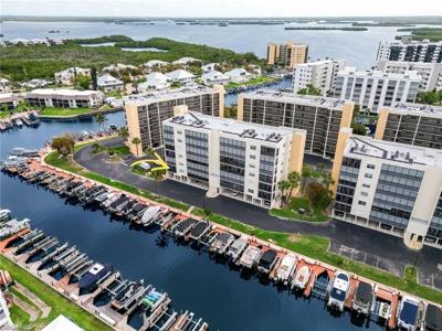 4471 Bay Beach LN