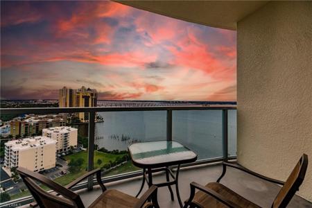 3000 Oasis Grand BLVD