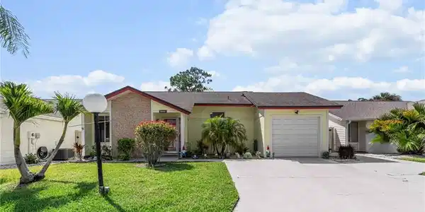 5560 Longleaf DR