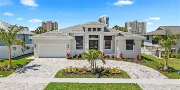 872 Swan DR
