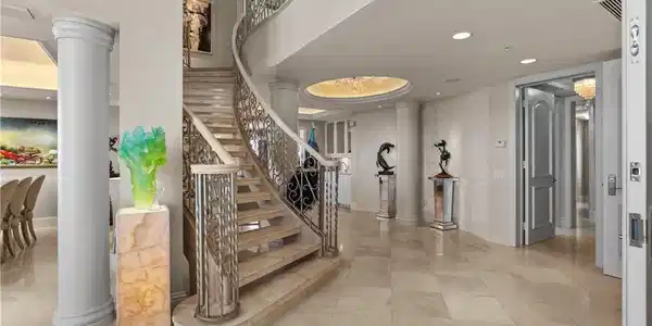 Image 3: entry on lower level