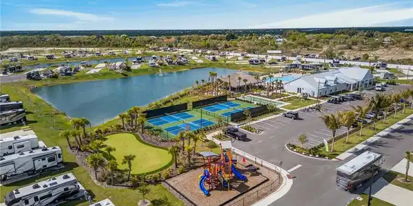220 Riverclub CT