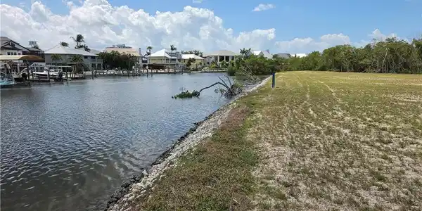 Image 2: canal looking south