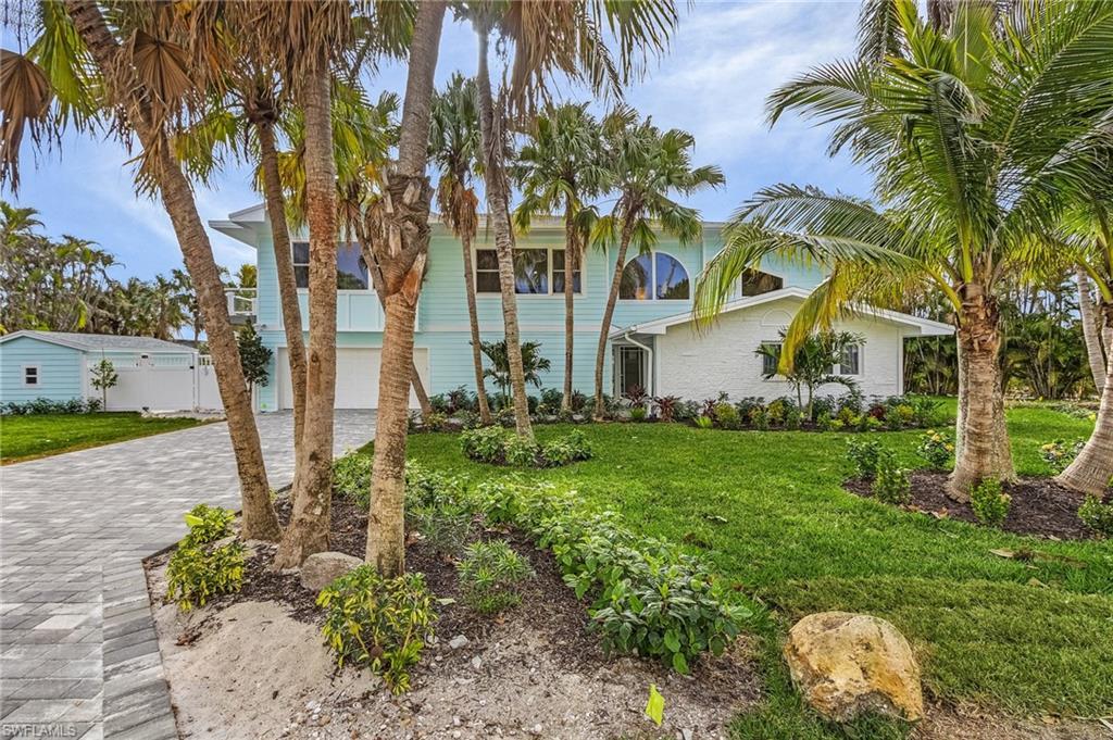 Image 3: View of front facade with decorative driveway and a front yard