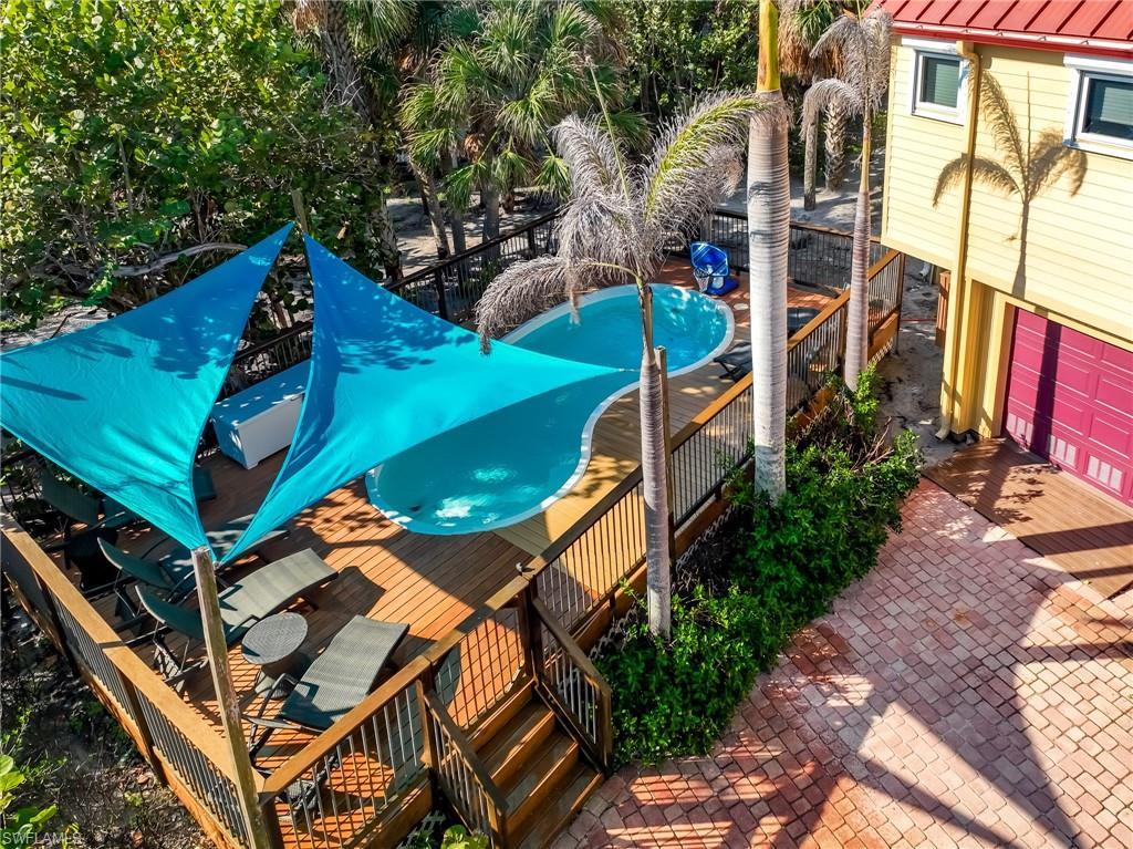 Image 3: View of swimming pool with fence