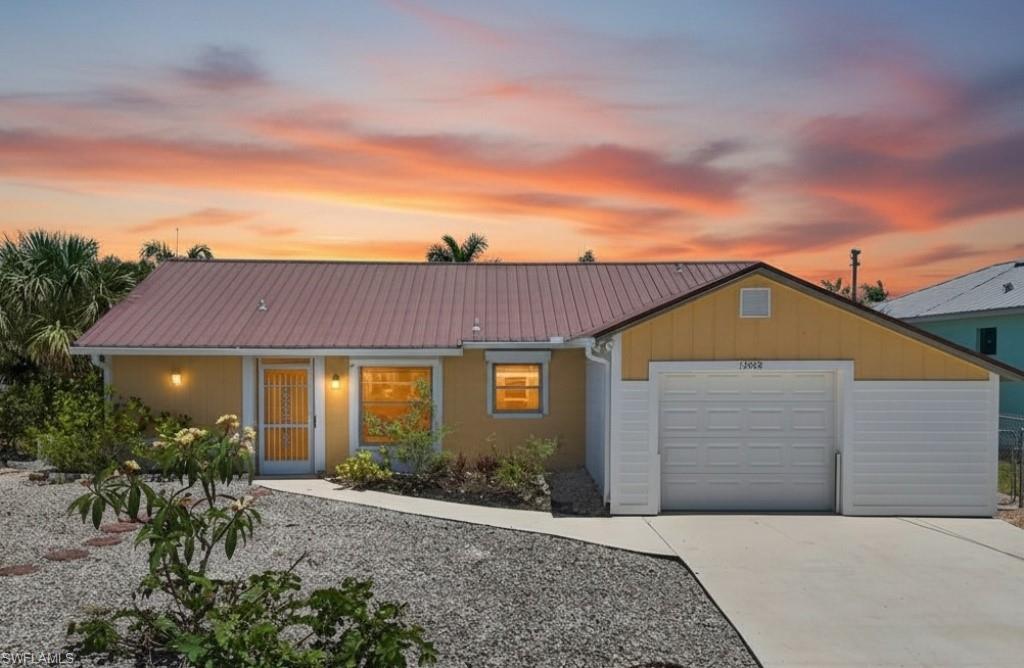 Image 1: Note garage is actually wider than 1 Bay