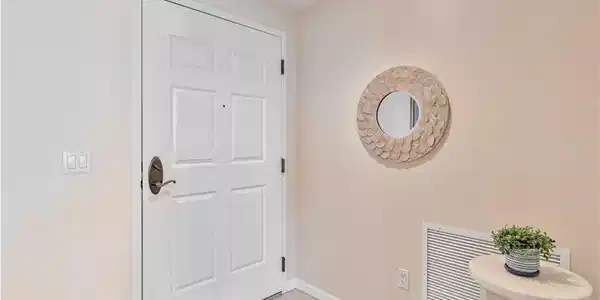 Image 3: Entry