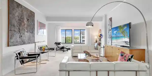 Image 3: Living Room