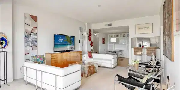 Image 4: Living Room