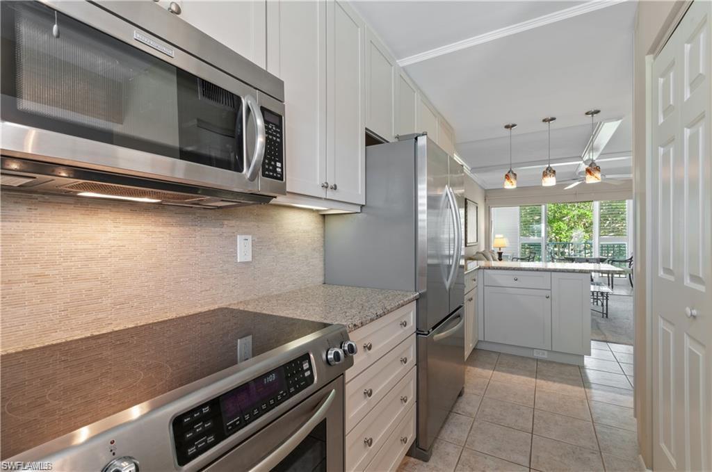 Image 1: Updated Kitchen with stainless appliances, stone work back splash and granite countertops