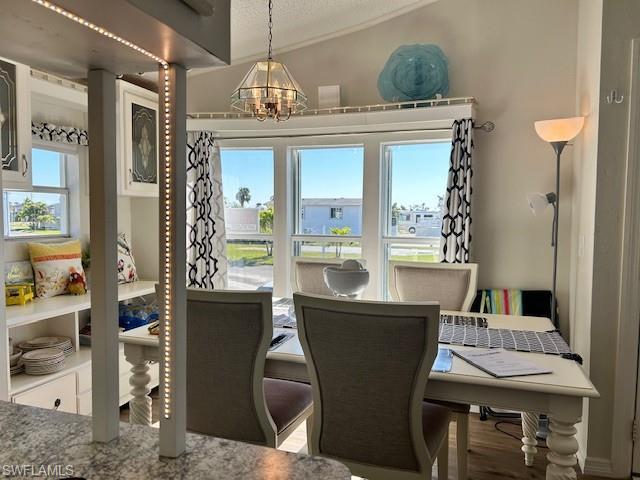 Image 3: LIGHT BRIGHT DINING AREA