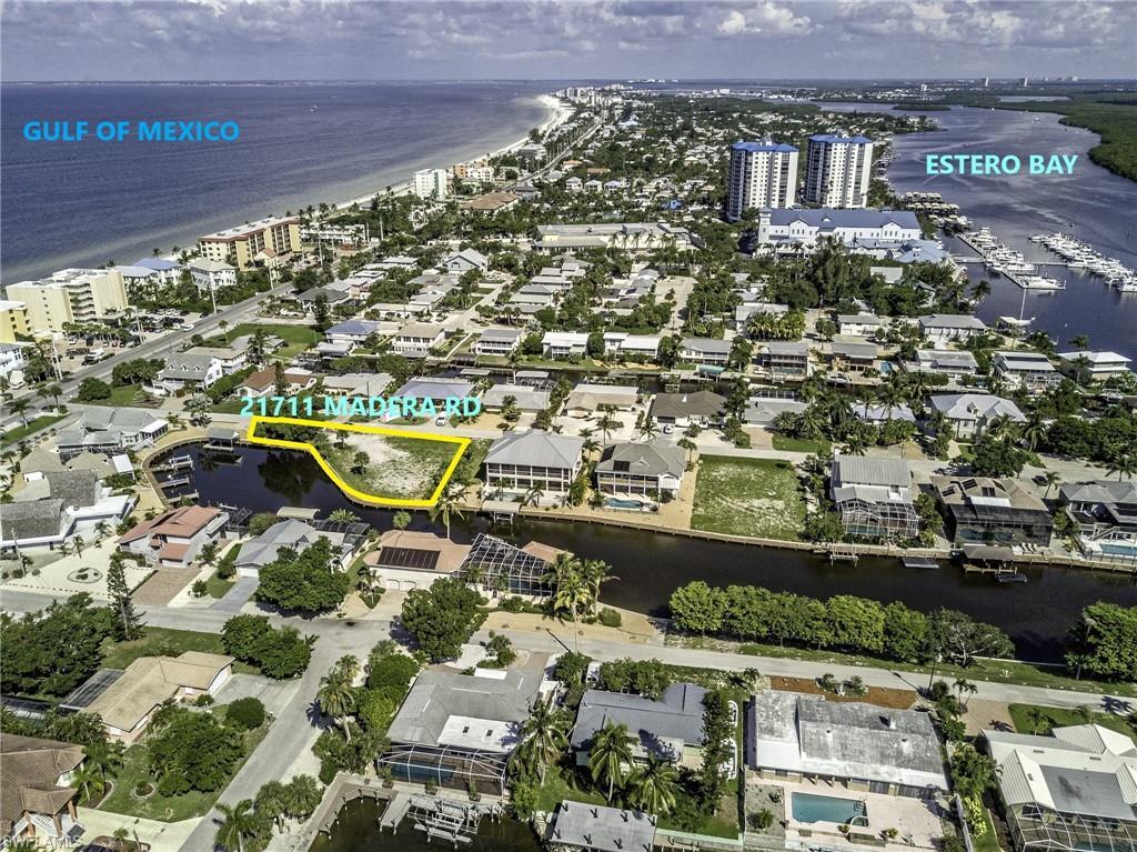 Image 2: Yachsman Cove coveted Boating Community in the island town of Fort Myers Beach just steps to the beach and minutes to the Gulf! *Pre Hurricane Ian photo