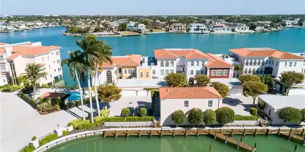 4000 Gulf Shore BLVD N