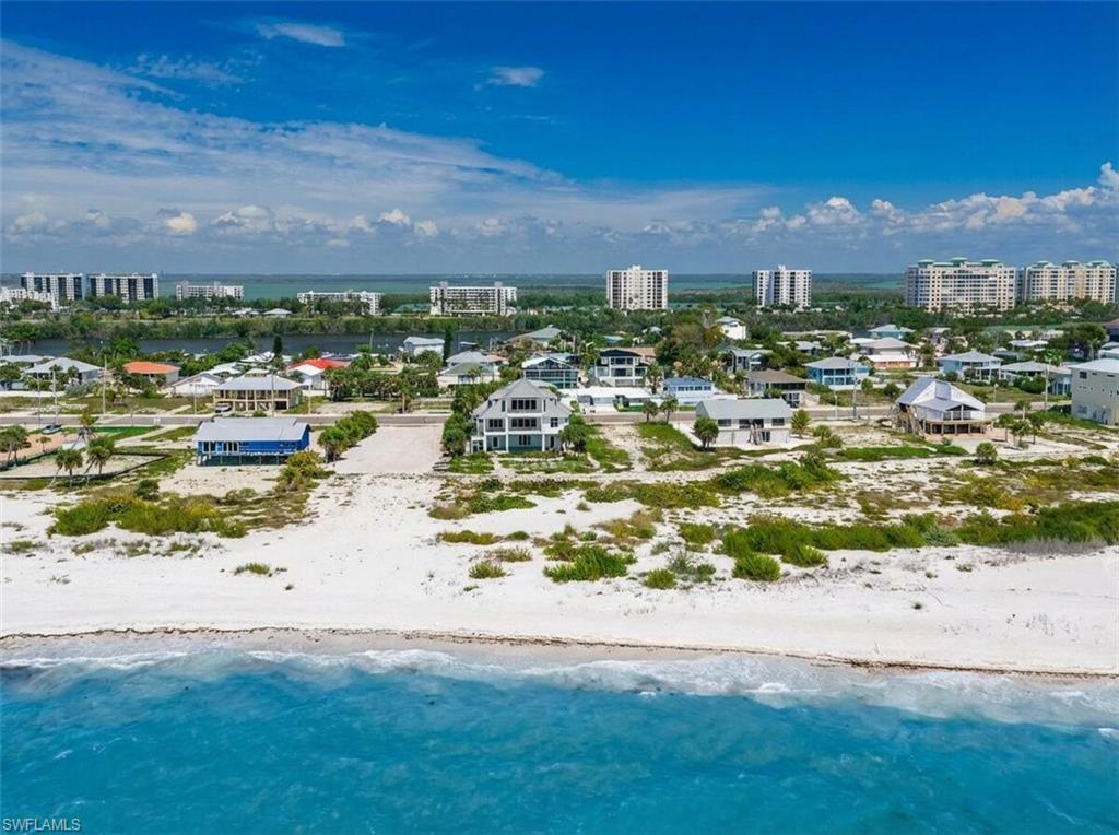 Image 2: Direct beach access!