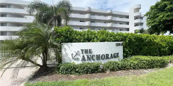 12945 Vanderbilt DR