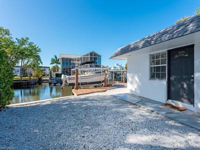 2836 Bayview DR