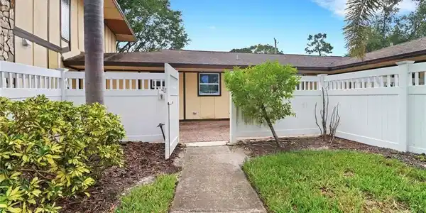 4293 Island CIR