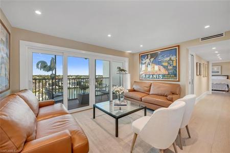 300 Park Shore DR