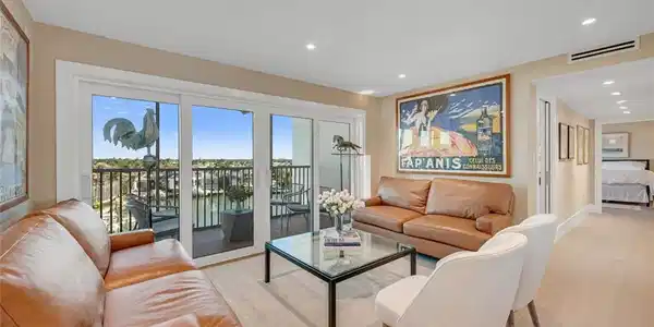 300 Park Shore DR