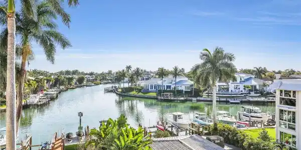 2150 Gulf Shore BLVD N