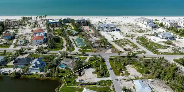 327 Palm Lake DR