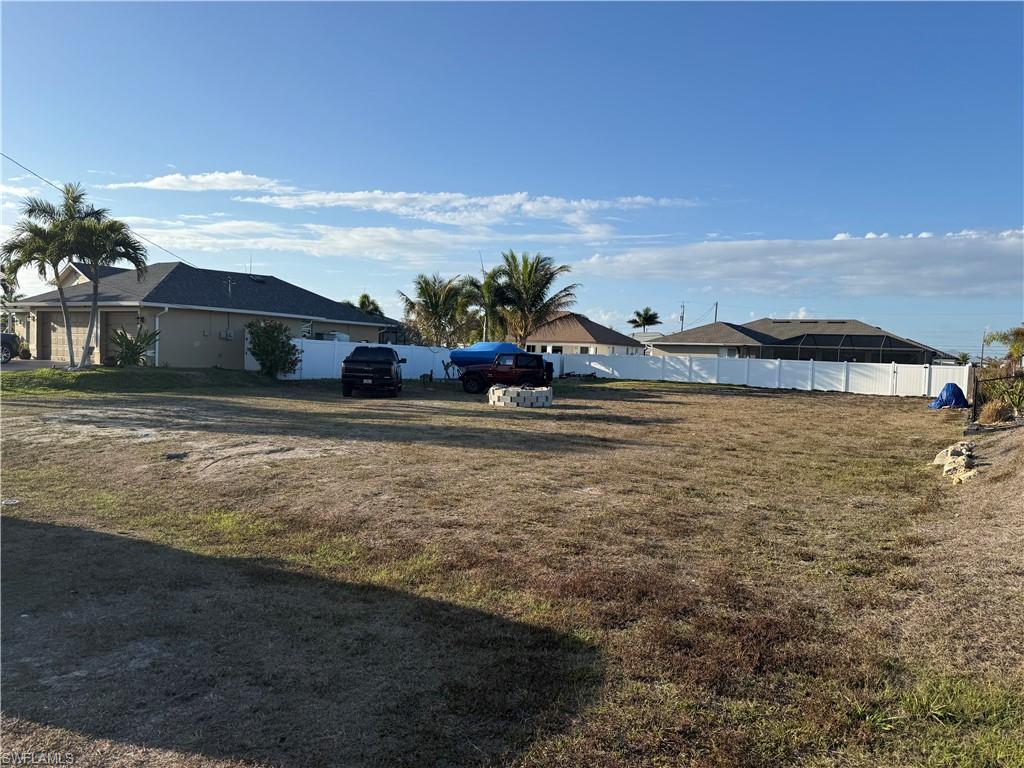 Image 2: View of yard
